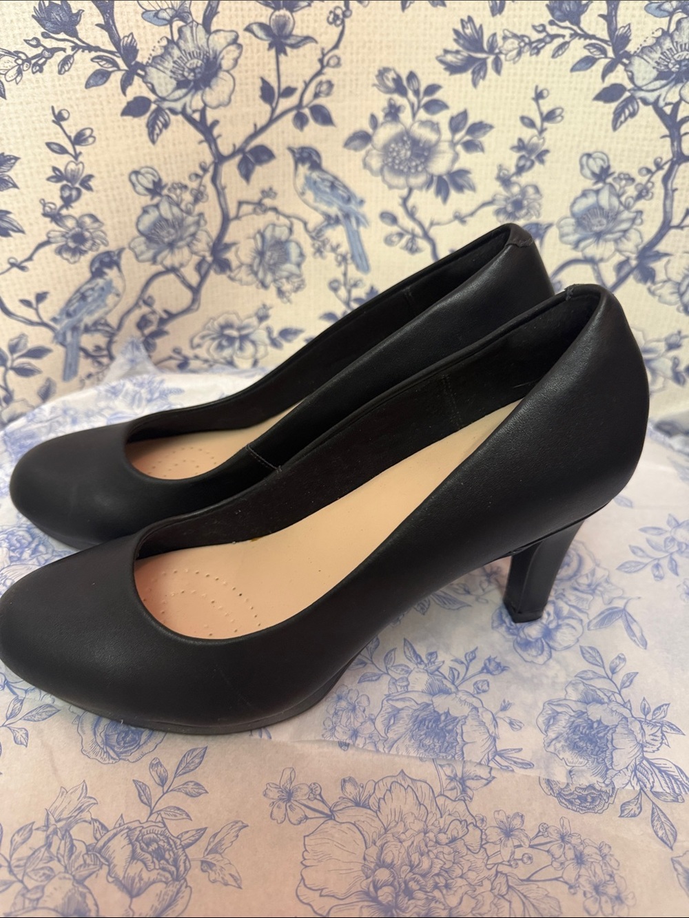 Clarks Black Mid Heel Round-Toe Pumps